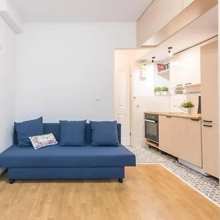 Aleja Prymasa Tysiaclecia 139/143 * Warsaw