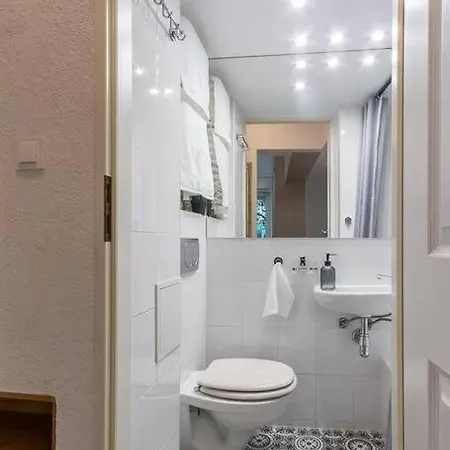 Aleja Prymasa Tysiaclecia 139/143 מלון ורשה