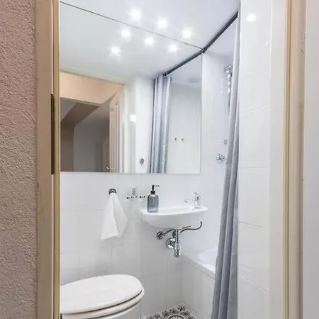 מלון Aleja Prymasa Tysiaclecia 139/143