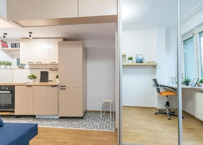 Aleja Prymasa Tysiaclecia 139/143 Hotel *