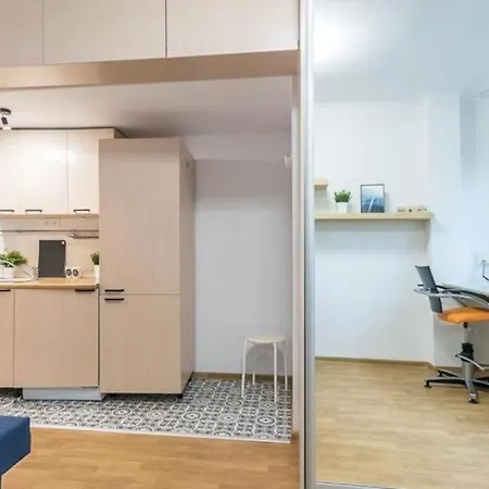 Aleja Prymasa Tysiaclecia 139/143 Hotel *